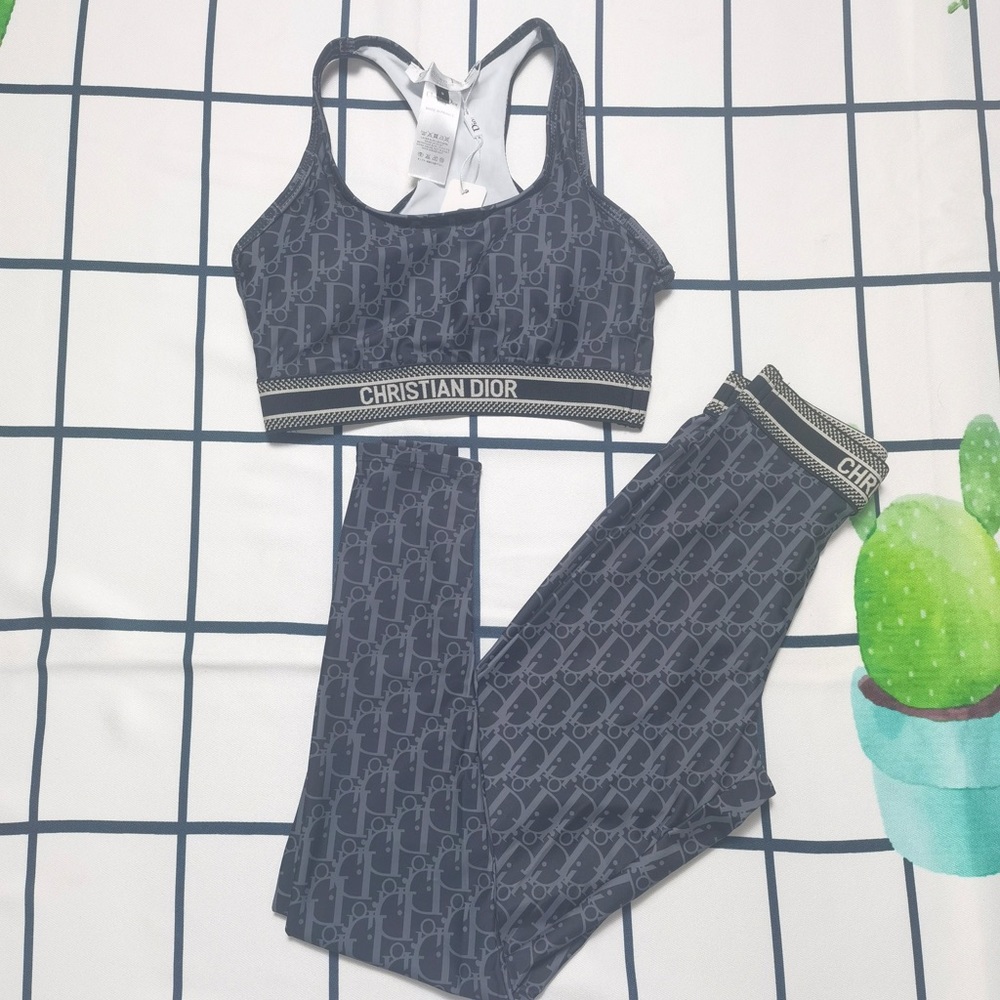 Chrissy active set - Picture 2 of 2